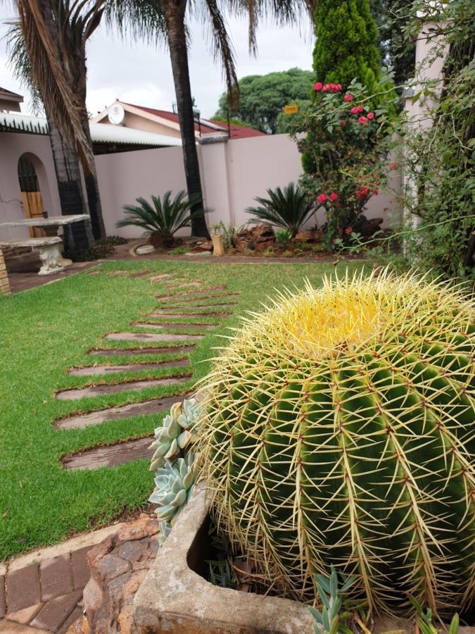 Invite Guest House - Self Catering Accommodation In Vanderbijlpark Exterior foto