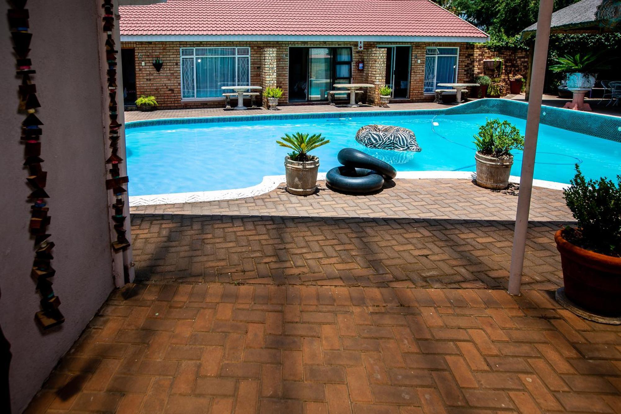 Invite Guest House - Self Catering Accommodation In Vanderbijlpark Exterior foto